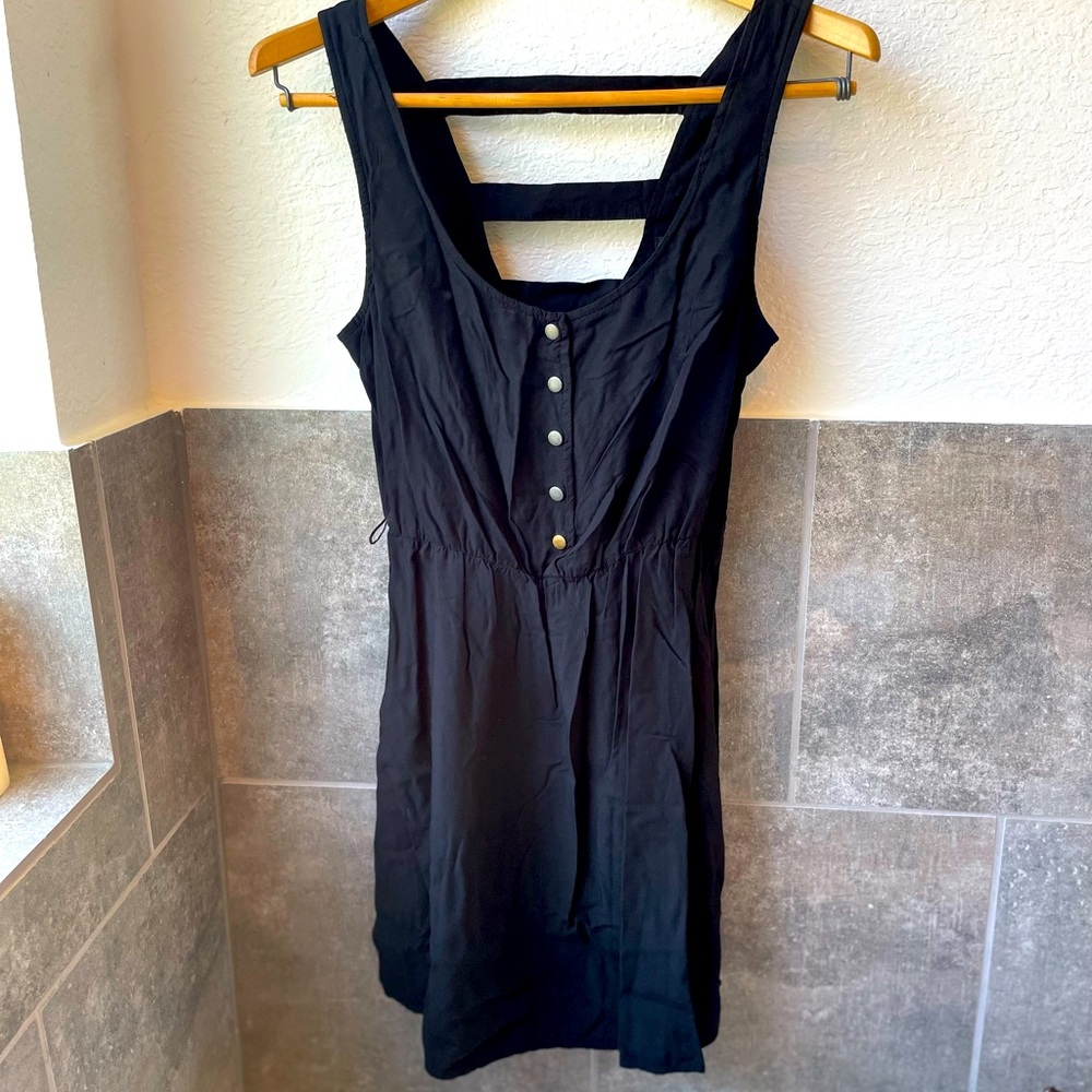 Relaxed black mid-thigh dress